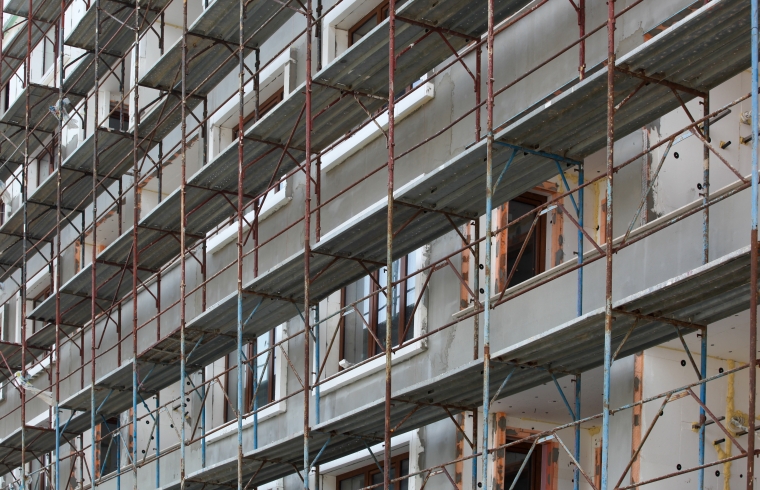 beautiful-shot-metal-steel-bars-glass-windows-building